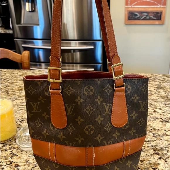 Authentic Louis Vuitton Bucket USA Tote MM - Picture 5 of 10